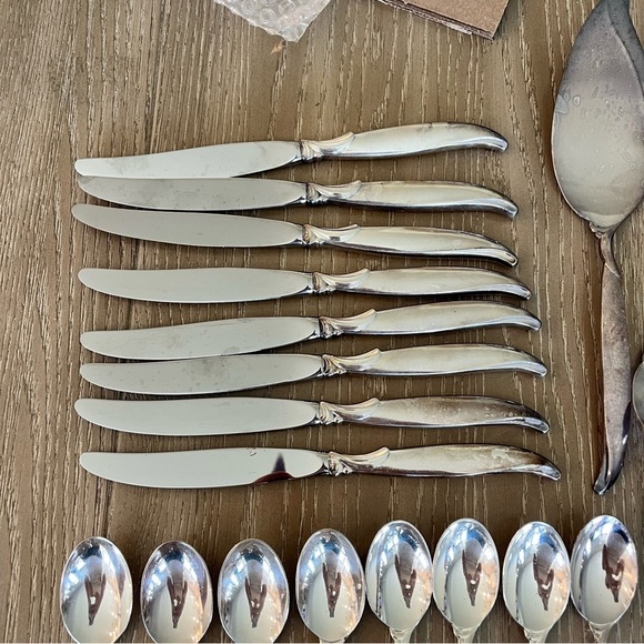 1956 Roger Bros. Silver Plate Service For 8 and Serving Ware in Flair Pattern - Picture 8 of 11